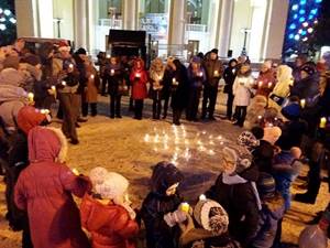 Свічковий флешмоб акції “Різдвяна свічка” пройшов у Полтаві.(ФОТО)